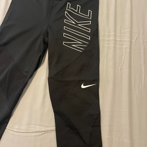 Nike Pro Capri tights - Picture 3 of 3
